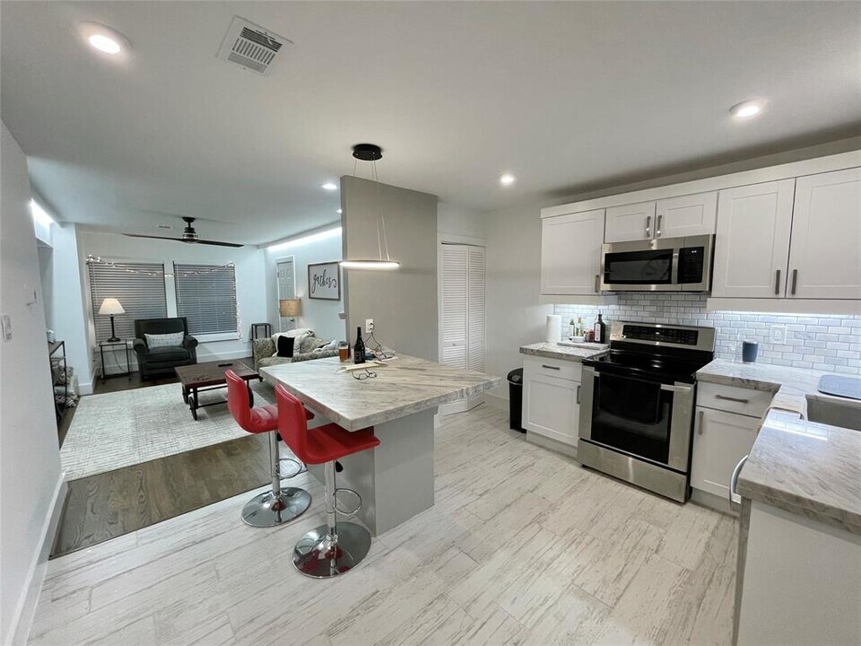 403 Avondale St in Houston, TX - Building Photo