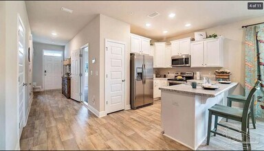 6012 Royal Port Ct in Bellview, FL - Building Photo - Building Photo