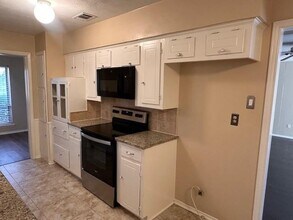 613 Devonshire Dr in Richardson, TX - Building Photo - Building Photo