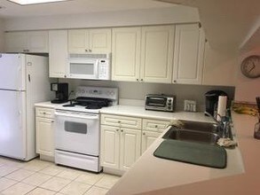 3021 Alcazar Pl-Unit -107 in Palm Beach Gardens, FL - Foto de edificio - Building Photo