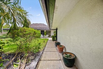 11876 Pebblewood Dr in Wellington, FL - Building Photo - Building Photo