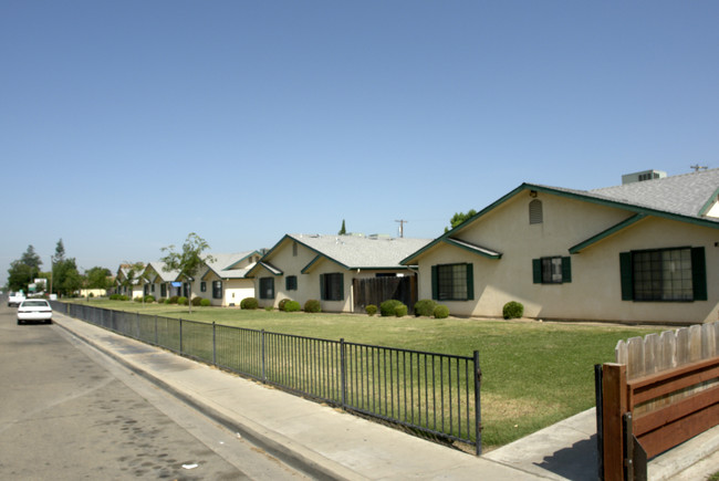 752-836 E Dinuba Ave