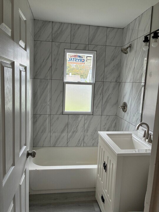 4930 N 22nd St in Milwaukee, WI - Building Photo