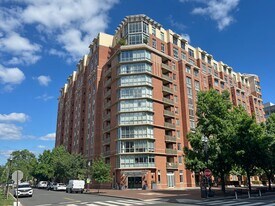 1000 New Jersey Ave SE in Washington, DC - Building Photo