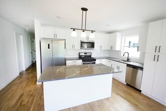 728 Seaport Dr in Elizabeth, NJ - Building Photo - Building Photo