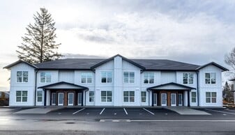 1940 Nunns Rd in Campbell River, BC - Building Photo