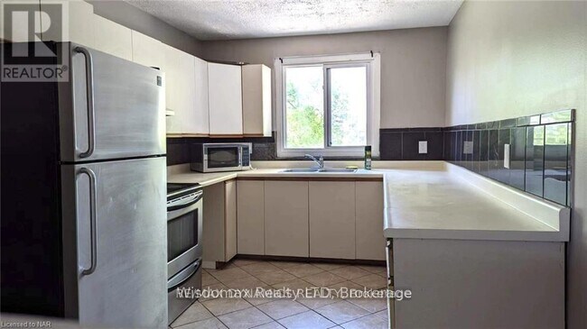 3838 Rebstock Rd in Fort Erie, ON - Building Photo - Building Photo