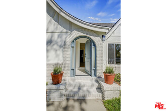 208 N Wetherly Dr in Beverly Hills, CA - Building Photo - Building Photo