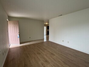 2047 Deauville Dr in Stockton, CA - Building Photo - Building Photo
