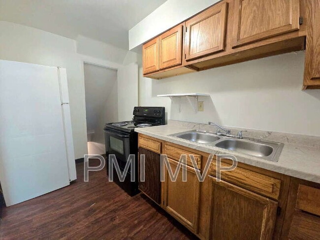 property at 830 S Harris Ave
