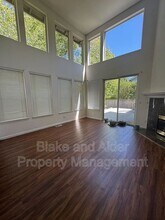 1079 NE Creeksedge Dr in Hillsboro, OR - Building Photo - Building Photo