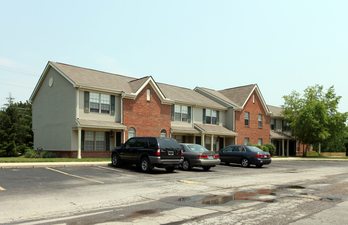 Country Ridge in Hilliard, OH - Building Photo