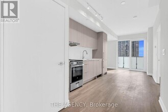 4130 Parkside Village Dr in Mississauga, ON - Building Photo - Building Photo