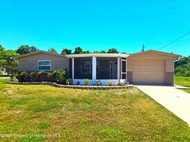 4018 Kibler Ln in Holiday, FL - Building Photo