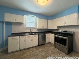 82 Rockland St, Unit 2 in Boston, MA - Building Photo