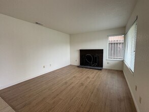 2047 Deauville Dr in Stockton, CA - Building Photo - Building Photo