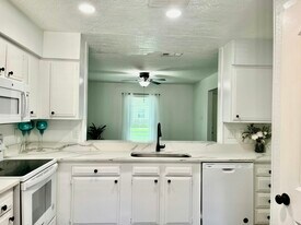 3762 Laura Leigh Dr in Friendswood, TX - Building Photo