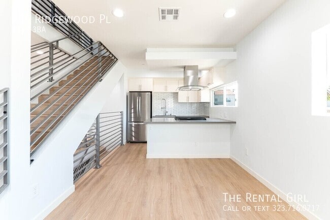 756 N Ridgewood Pl in Los Angeles, CA - Foto de edificio - Building Photo