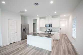 10217 Berkeley Spgs Trl in Houston, TX - Building Photo - Building Photo