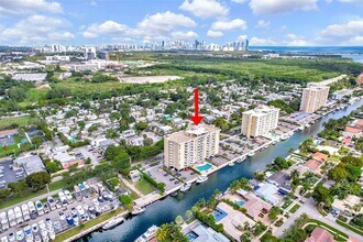 2000 NE 135th St in North Miami, FL - Building Photo - Building Photo