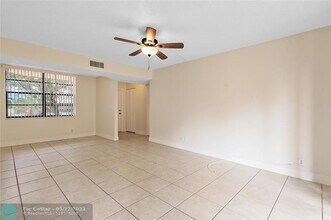 3550 Blue Lake Dr in Pompano Beach, FL - Building Photo - Building Photo