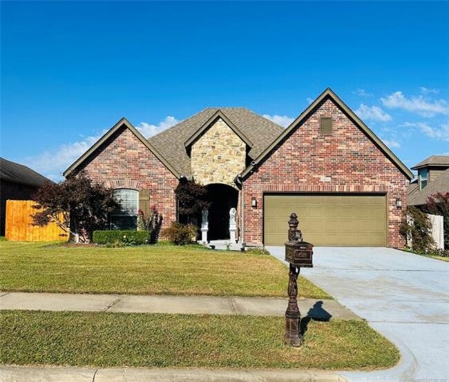 property at 2444 S Narcissus Ave