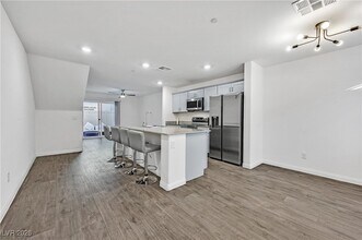 12283 Radiant Sunrise Rd in Las Vegas, NV - Building Photo - Building Photo