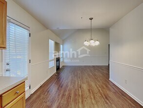 2405 Joshua Ln in Winston-Salem, NC - Foto de edificio - Building Photo