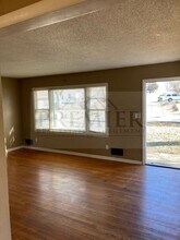 7716 Crisp Ave in Raytown, MO - Foto de edificio - Building Photo