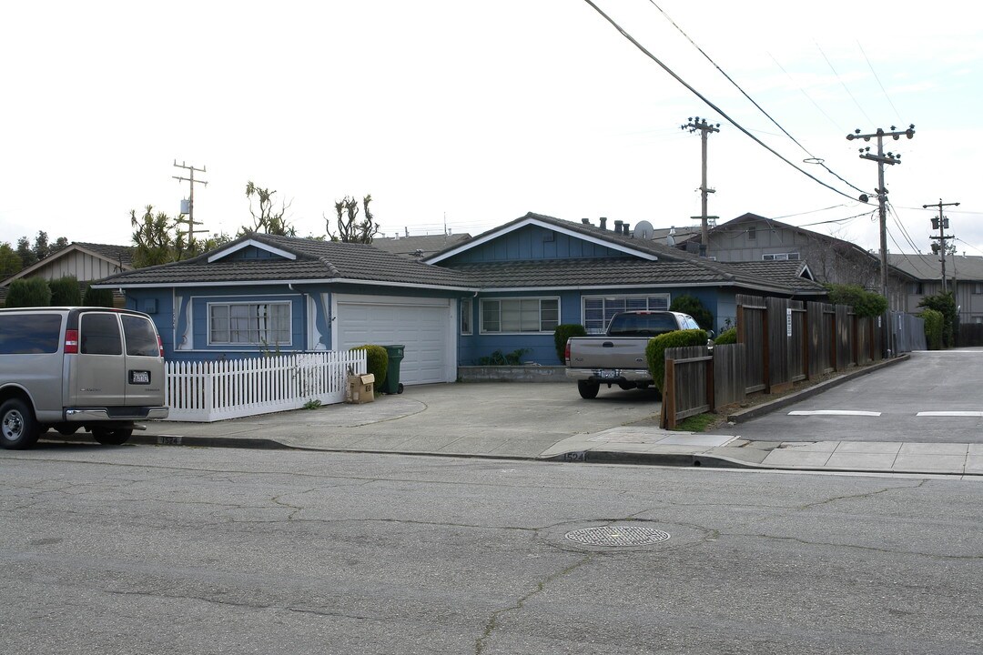 1524-1526 Lago St in San Mateo, CA - Building Photo