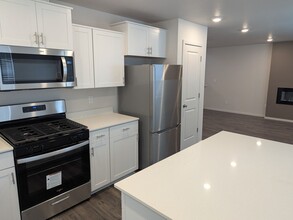 4863 Parsley Ave NE in Salem, OR - Building Photo - Building Photo