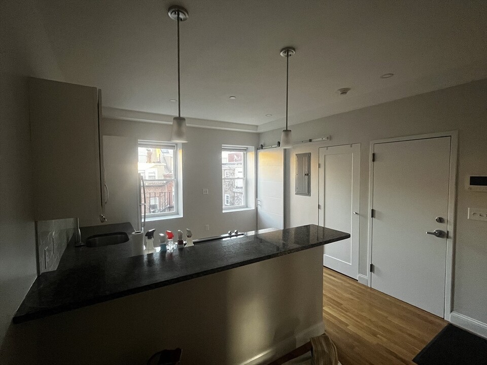 100 Tyler St in Boston, MA - Building Photo