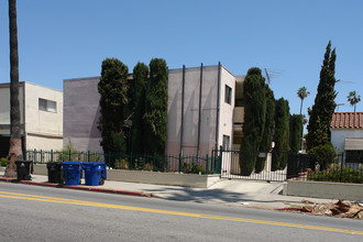 832 N Normandie Ave in Los Angeles, CA - Building Photo - Building Photo