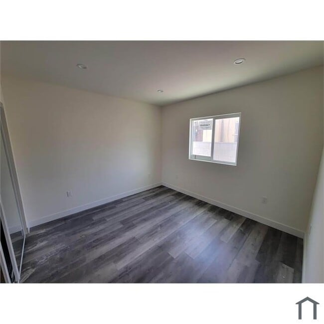 8715-8721 Hooper Ave. in Los Angeles, CA - Building Photo - Building Photo