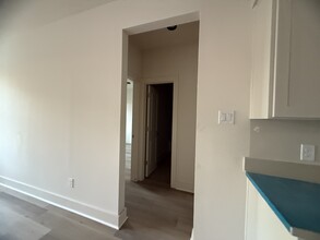 106 Kirkland St in Sanger, TX - Foto de edificio - Building Photo