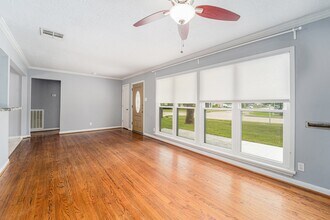 8106 Montridge Dr in Houston, TX - Building Photo - Building Photo