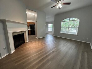 2003 Holly Springs Dr in Taylor, TX - Building Photo - Building Photo