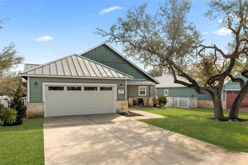 435 Hays St in Dripping Springs, TX - Building Photo