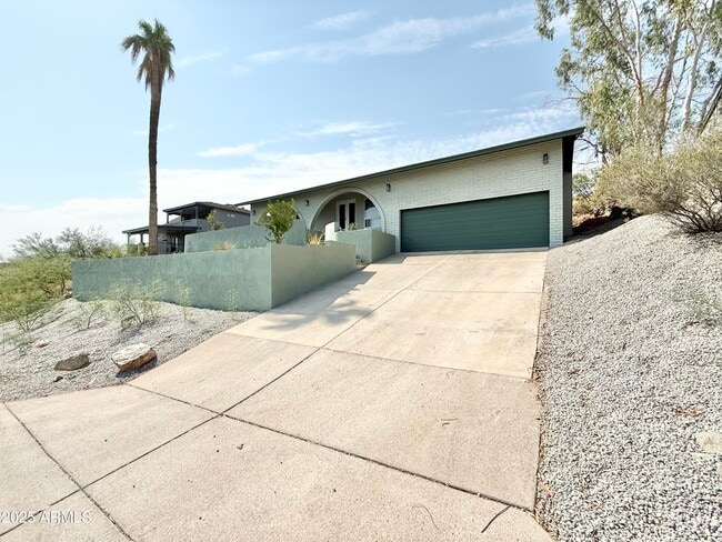 1701 E Camino del Santo