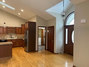 19155 Hi View Dr in Brookfield, WI - Foto de edificio - Building Photo