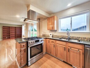 7017 Osprey Cir in Bremerton, WA - Building Photo - Building Photo