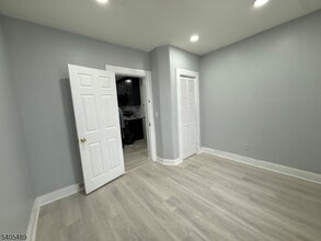 437 Morrissee Ave in Haledon, NJ - Foto de edificio - Building Photo