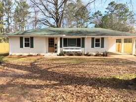5173 Hiram Lithia Springs Rd SW in Powder Springs, GA - Building Photo