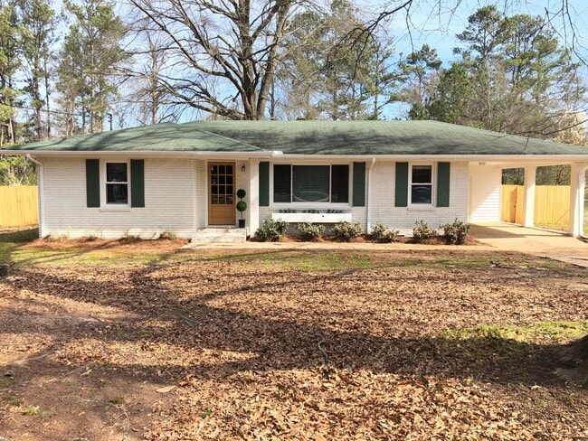 property at 5173 Hiram Lithia Springs Rd SW