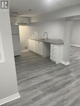 2257 Hanbury Ct in Burlington, ON - Building Photo - Building Photo