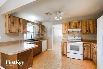 139 SE Santa Barbara Pl in Cape Coral, FL - Building Photo - Building Photo