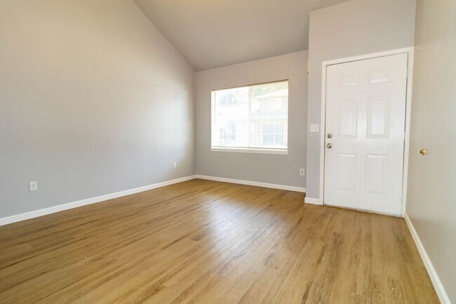 12061 SE Foster Rd-Unit -12061B in Portland, OR - Building Photo - Building Photo