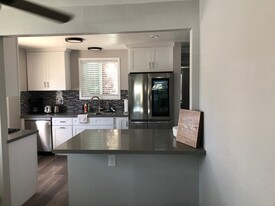 428 Hamilton St, Unit 1W in Costa Mesa, CA - Building Photo - Building Photo