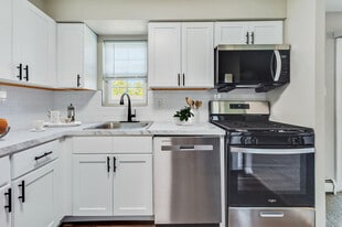 Fox Pointe in Hi-Nella, NJ - Building Photo