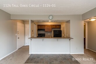 1124 Tall Oaks Cir-Unit -1124-01 in Harrison, OH - Building Photo - Building Photo